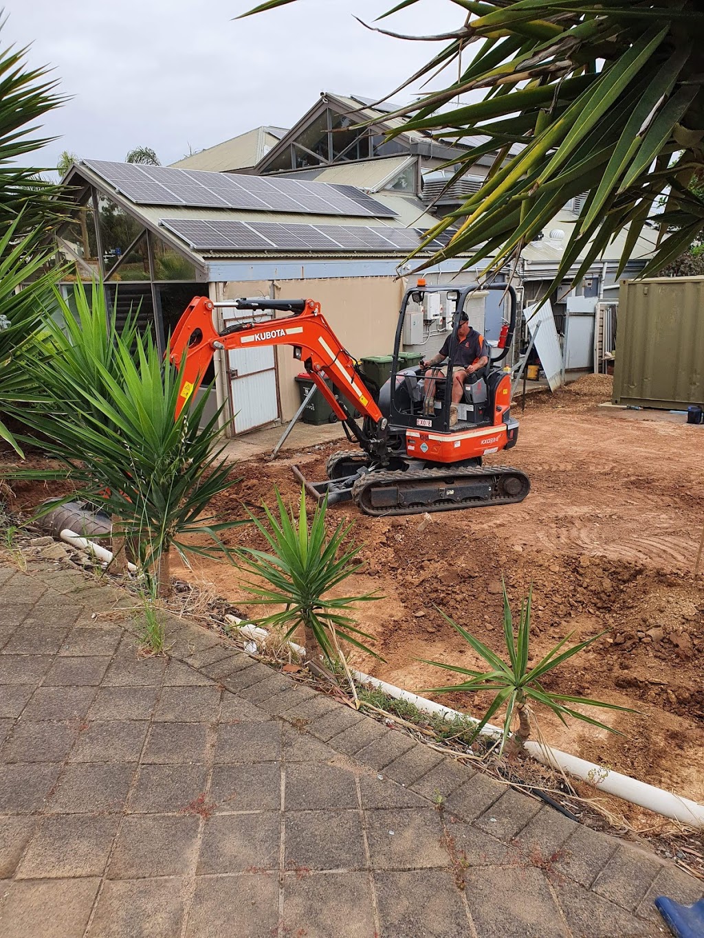 South Adelaide Services | general contractor | 28 Chapman Rd, Hackham SA 5163, Australia | 0423673411 OR +61 423 673 411
