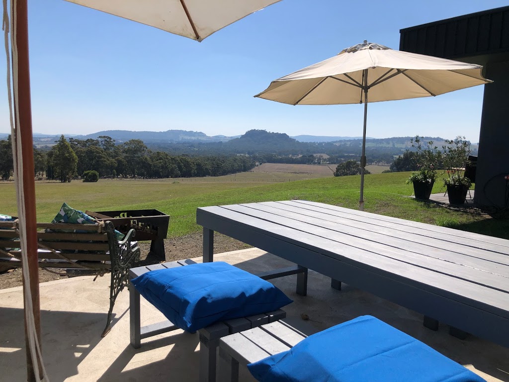 Hanging Rock Views | lodging | 560 Romsey Rd, Woodend VIC 3442, Australia | 0419002694 OR +61 419 002 694
