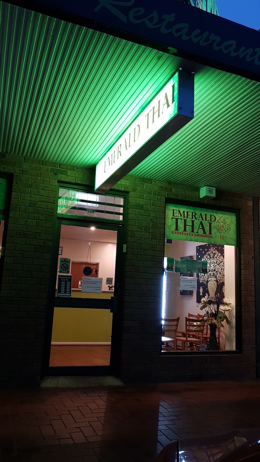 Emerald Thai Restaurant | meal takeaway | 12 Kilvington Dr, Emerald VIC 3782, Australia | 0359686684 OR +61 3 5968 6684