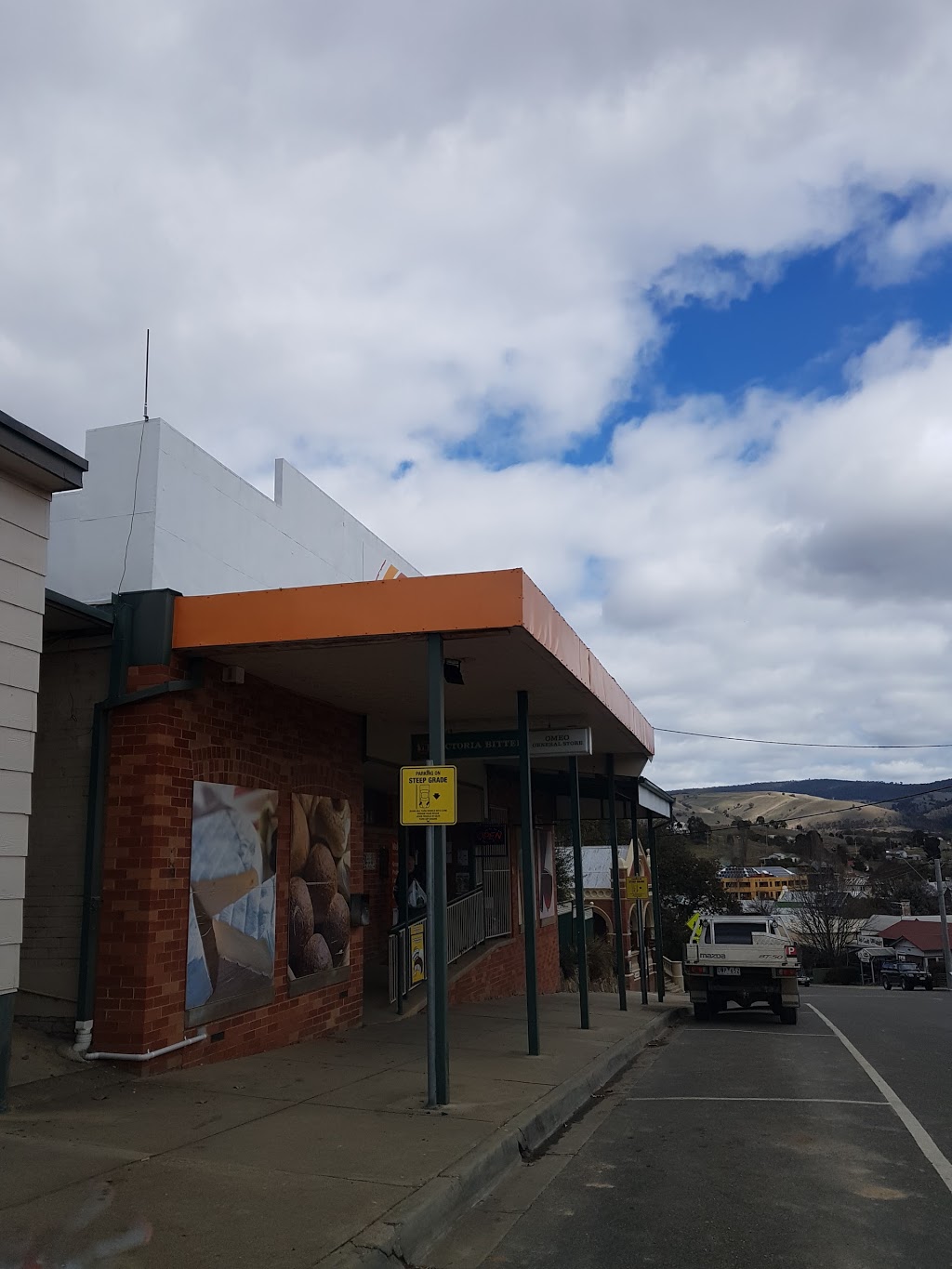 Foodworks | supermarket | 147 Day Ave, Omeo VIC 3898, Australia | 0351591210 OR +61 3 5159 1210