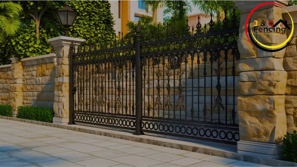 J & G Fencing - Huskyard Builds Pty Ltd | 36 Oscar Dr, Sebastopol VIC 3356, Australia | Phone: 0401 765 502