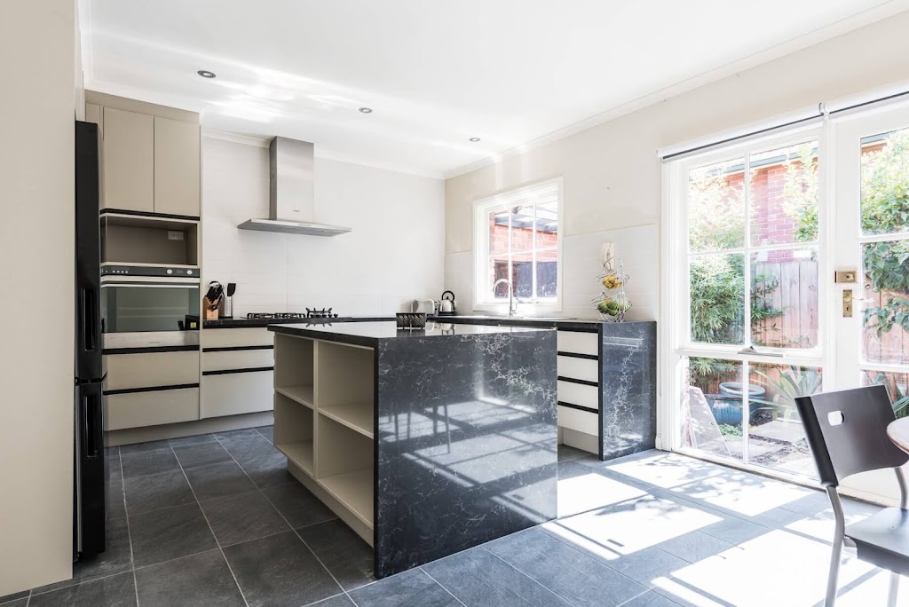Edwards Renovations Co | 18 Miriam Dr, Yarra Glen VIC 3775, Australia | Phone: 1300 476 174