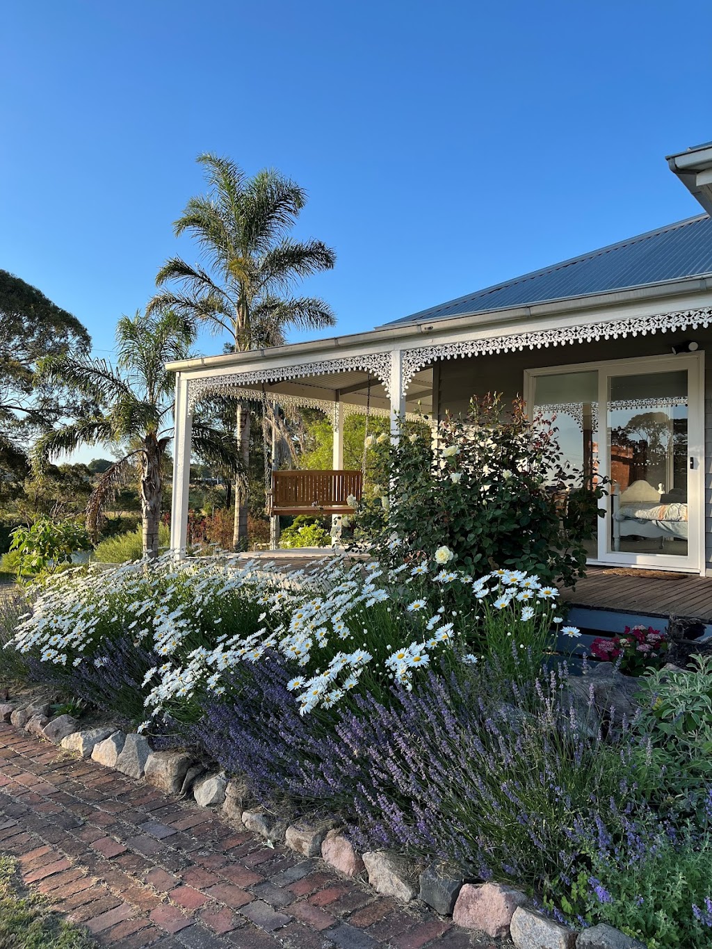 Bylands Cottage | 45 Metung Rd, Swan Reach VIC 3903, Australia | Phone: 0417 139 969