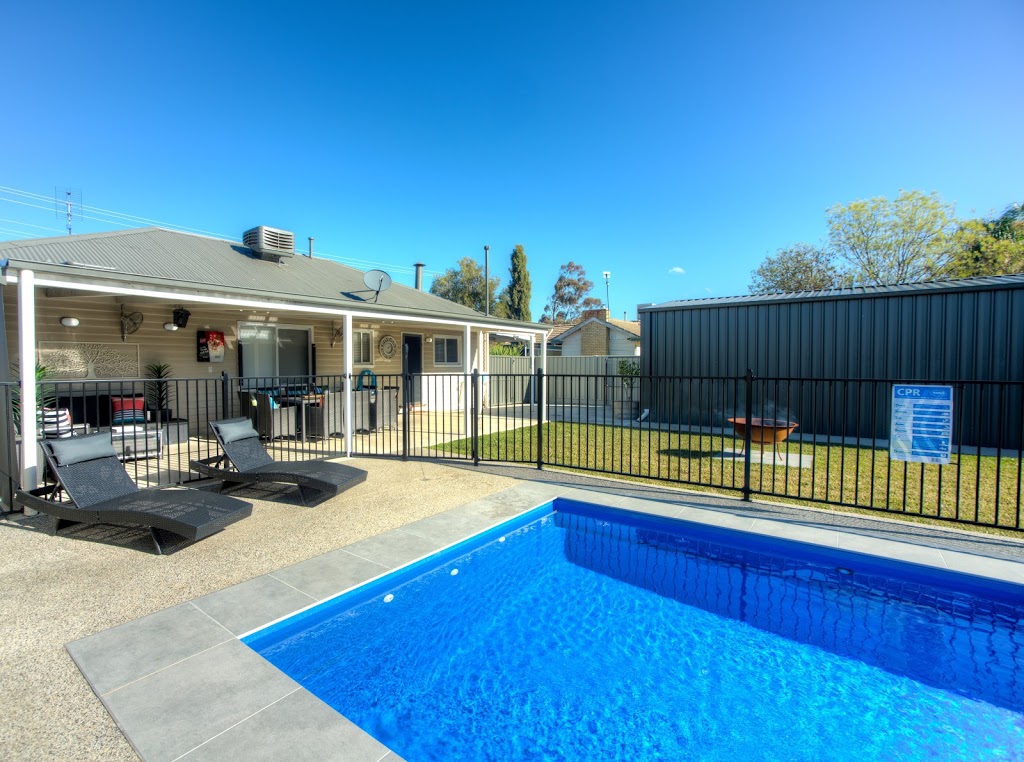 Trotters Retreat - Echuca Holiday Homes | lodging | 38 Simmie St, Echuca VIC 3564, Australia | 0354800782 OR +61 3 5480 0782