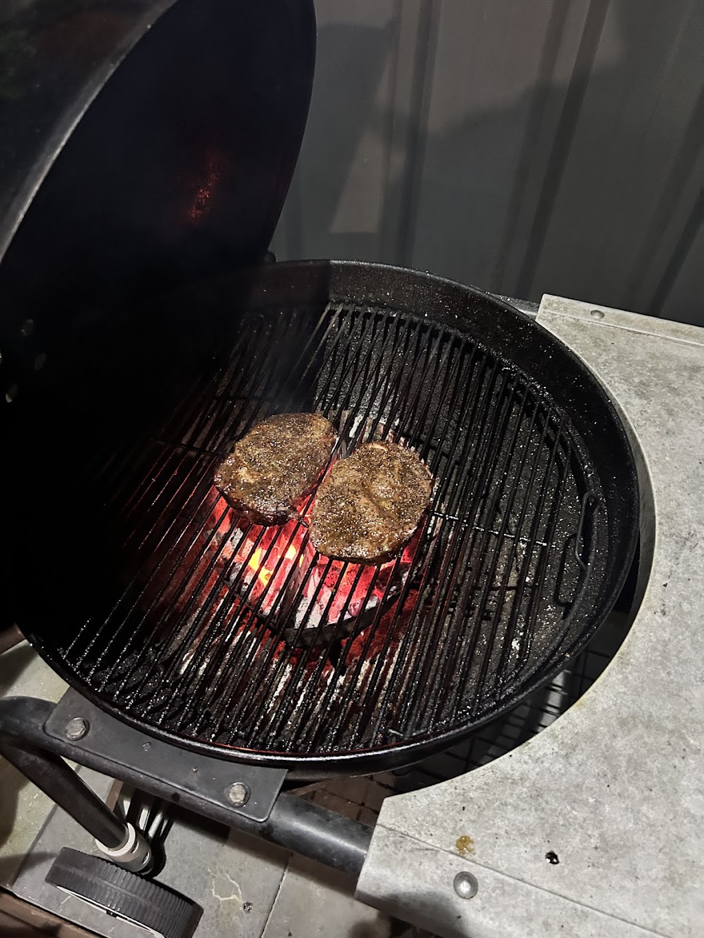 Lucky Squirrel BBQ | 145 Waterfall Creek Rd, The Oaks NSW 2570, Australia | Phone: 0400 411 389