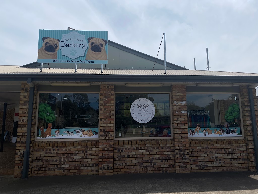 Charlie and Mias Barkery | store | 1/281-285 New England Hwy, Harlaxton QLD 4350, Australia | 0412454092 OR +61 412 454 092