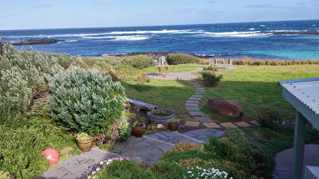 Lagoons Bay Holiday Accommodation | lodging | 2575 Princes Hwy, Port Fairy VIC 3284, Australia | 0402096905 OR +61 402 096 905