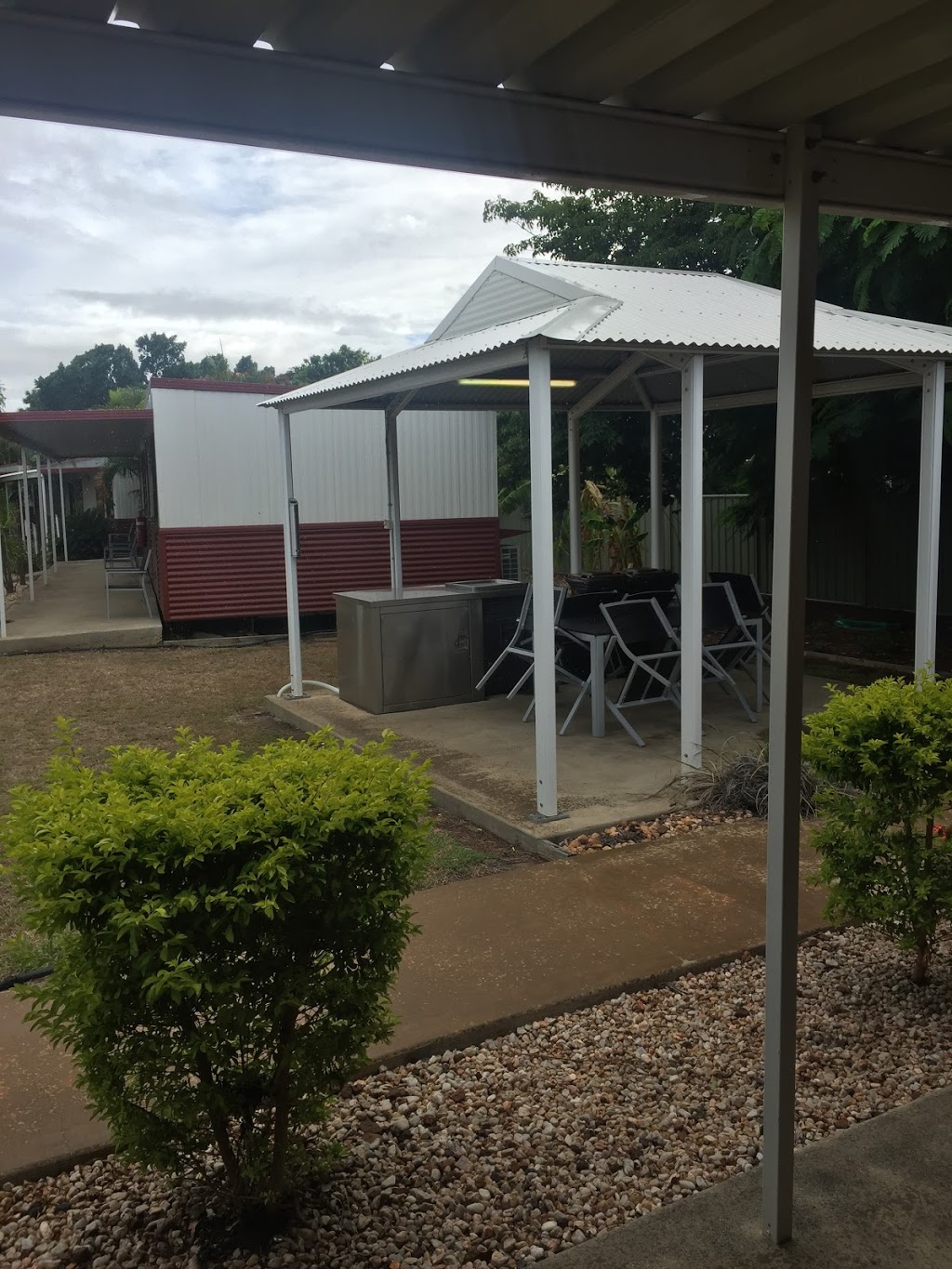 Stayover on Littlefield | 74 Littlefield St, Blackwater QLD 4717, Australia | Phone: 1300 730 630