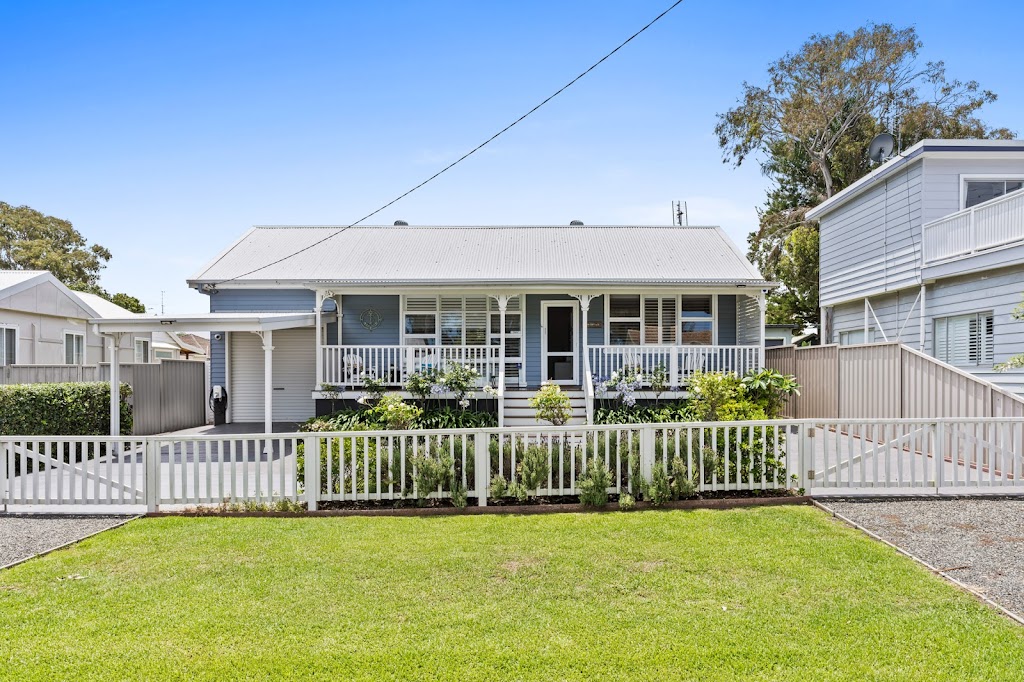 Spa and Chill Lodge Budgewoi | 83 Diamond Head Dr, Budgewoi NSW 2262, Australia | Phone: 0414 294 840