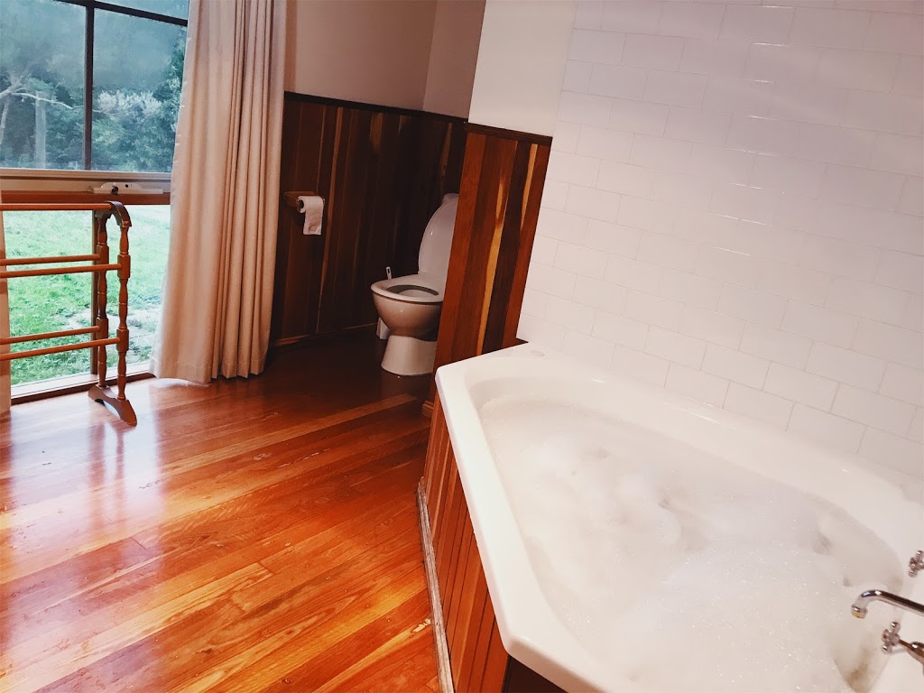 Tall Trees Retreat | 1090 Barham River Rd, Apollo Bay VIC 3233, Australia | Phone: (03) 5237 7760