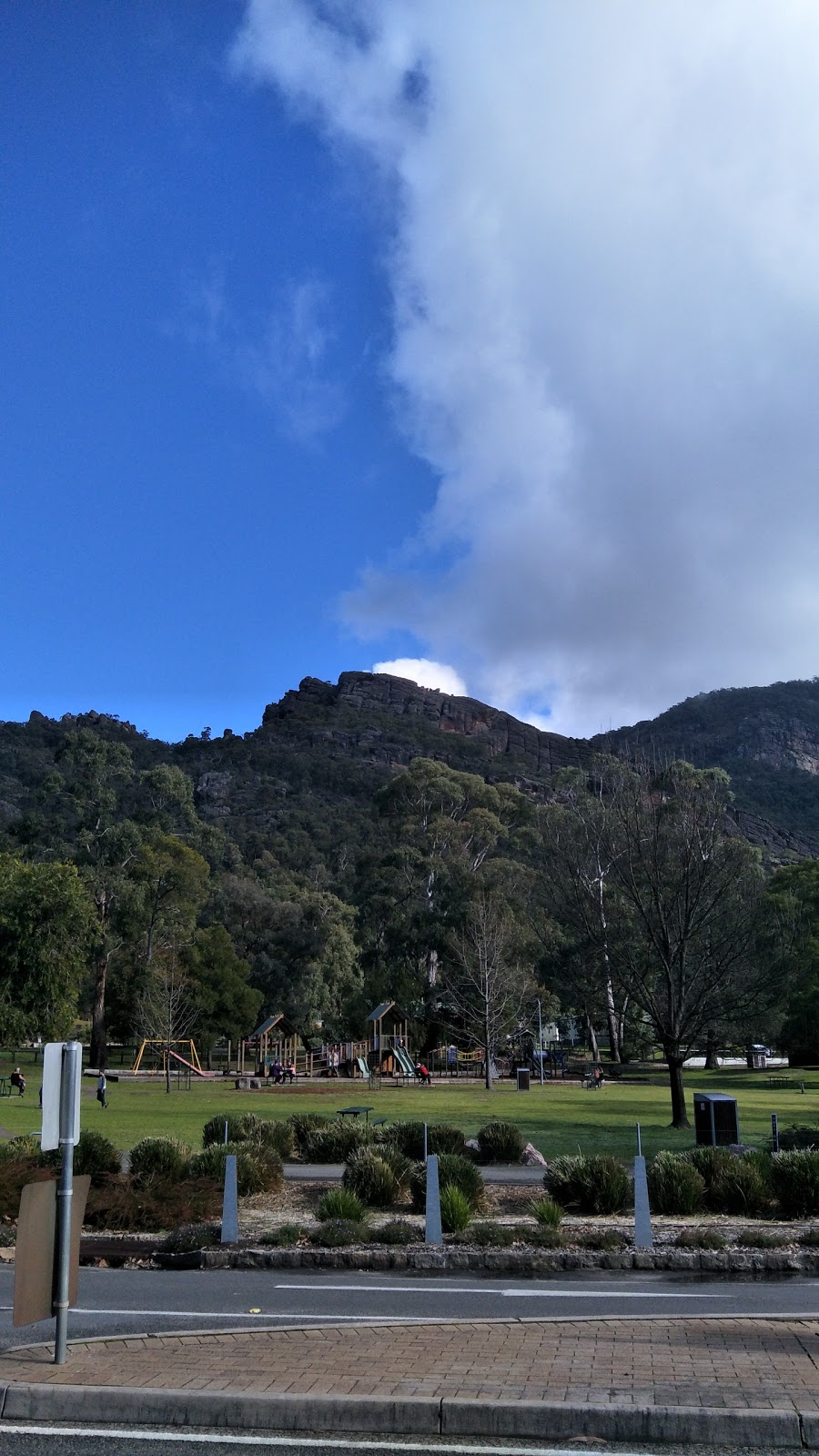 Halls Gap Visitor Information Centre | travel agency | 117-119 Grampians Rd, Halls Gap VIC 3381, Australia | 1800065599 OR +61 1800 065 599