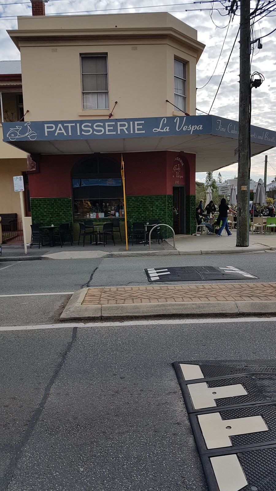 Patisserie La Vespa | bakery | 247 South Terrace, South Fremantle WA 6162, Australia | 0894335277 OR +61 8 9433 5277