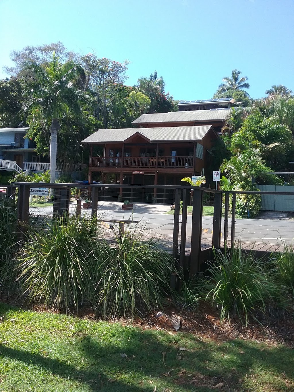 1770 Beach Shacks | 578 Captain Cook Dr, Seventeen Seventy QLD 4677, Australia | Phone: (07) 4974 9463