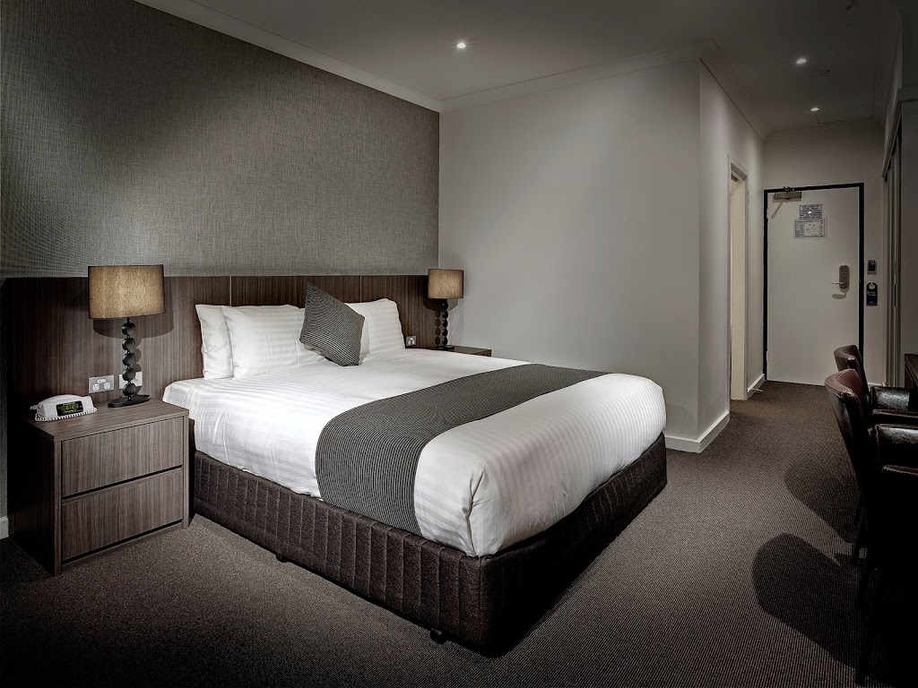 Lakes Resort Hotel | lodging | 141 Brebner Dr, West Lakes SA 5021, Australia | 0883564444 OR +61 8 8356 4444
