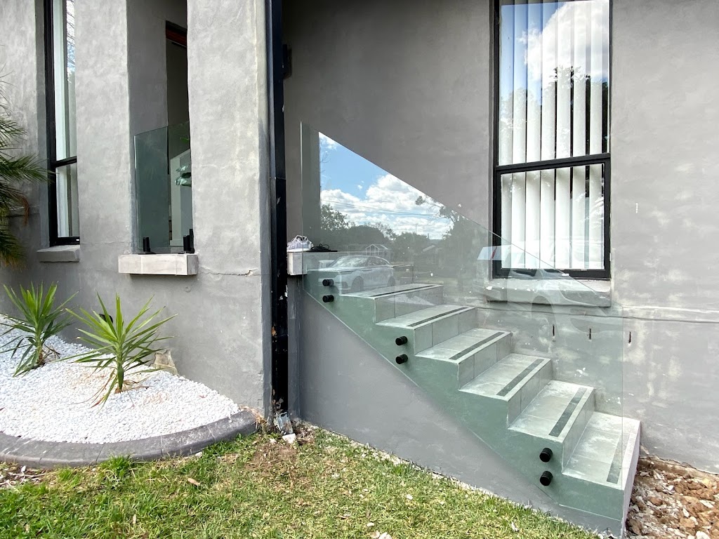 Glazed Up Glass | 4/4 Maxim Pl, St Marys NSW 2760, Australia | Phone: 0450 878 455