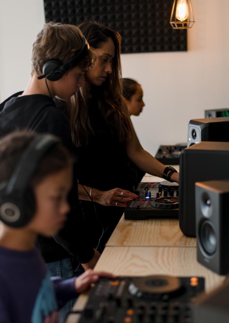 JNR Mixx Masters | kids DJ school | 81 Robey Ave, Middleton Grange NSW 2171, Australia | Phone: 0434 286 122