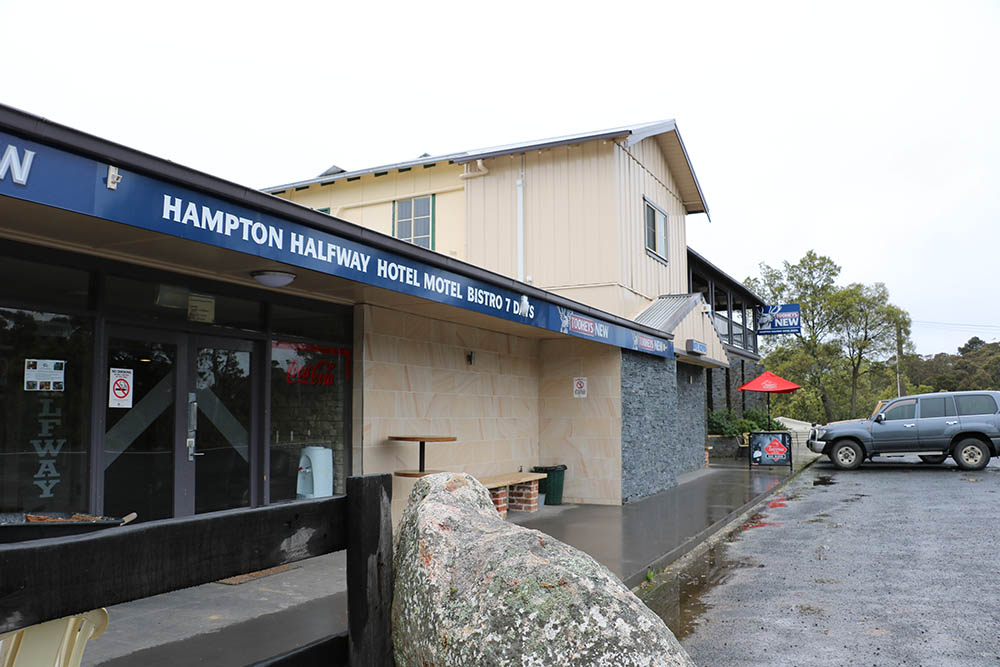 Hampton Halfway Hotel Motel | restaurant | Jenolan Caves Rd, Hampton NSW 2790, Australia | 0263593302 OR +61 2 6359 3302