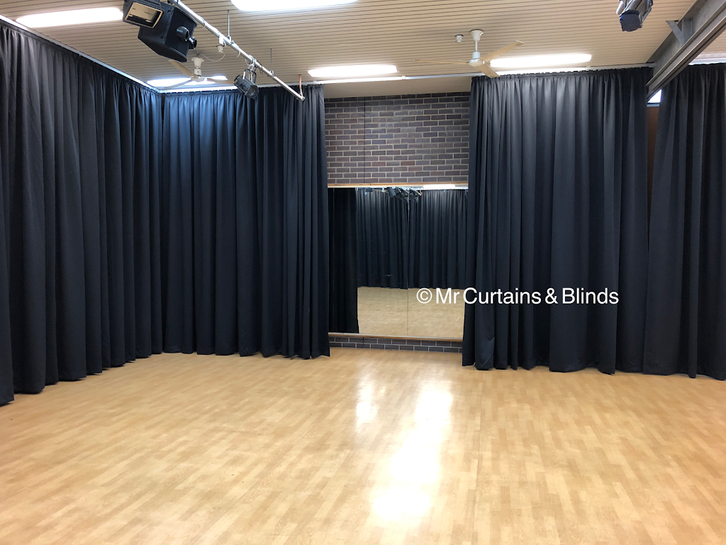 Mr Curtains & Blinds | home goods store | 1/11 Broadwater St, Point Clare NSW 2250, Australia | 0243399422 OR +61 2 4339 9422