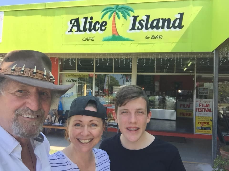 Alice Island Cafe | cafe | 13 Thurecht Parade, Scarborough QLD 4020, Australia