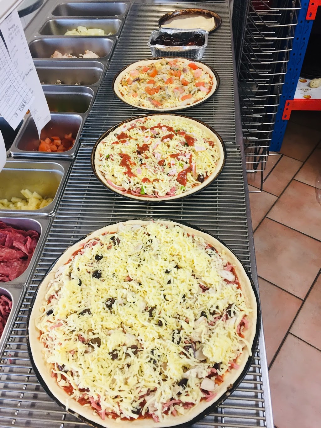 Olive and Pineapple Pizza - Best pizzas in Frankston | meal takeaway | 2/151 Beach St, Frankston VIC 3199, Australia | 0410031357 OR +61 410 031 357