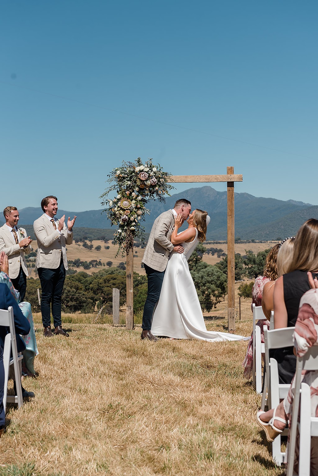 Blooms On Bridge | 170 Racecourse Rd, Benalla VIC 3672, Australia | Phone: (03) 5762 5588