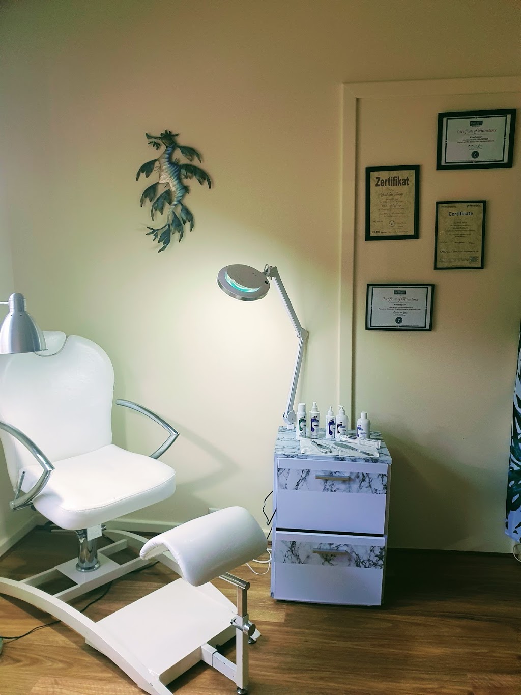 Gunis Hand & Foot Oasis | beauty salon | 22 Main Rd, Mount Compass SA 5210, Australia | 0432525636 OR +61 432 525 636