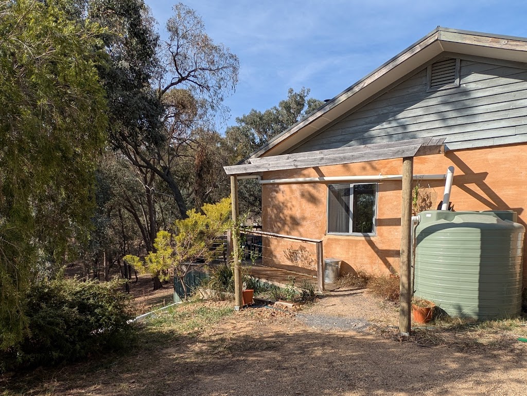 Frogsong Cottages | 12 Goughs Point Ridge, Mountain Bay VIC 3723, Australia | Phone: 0437 507 040