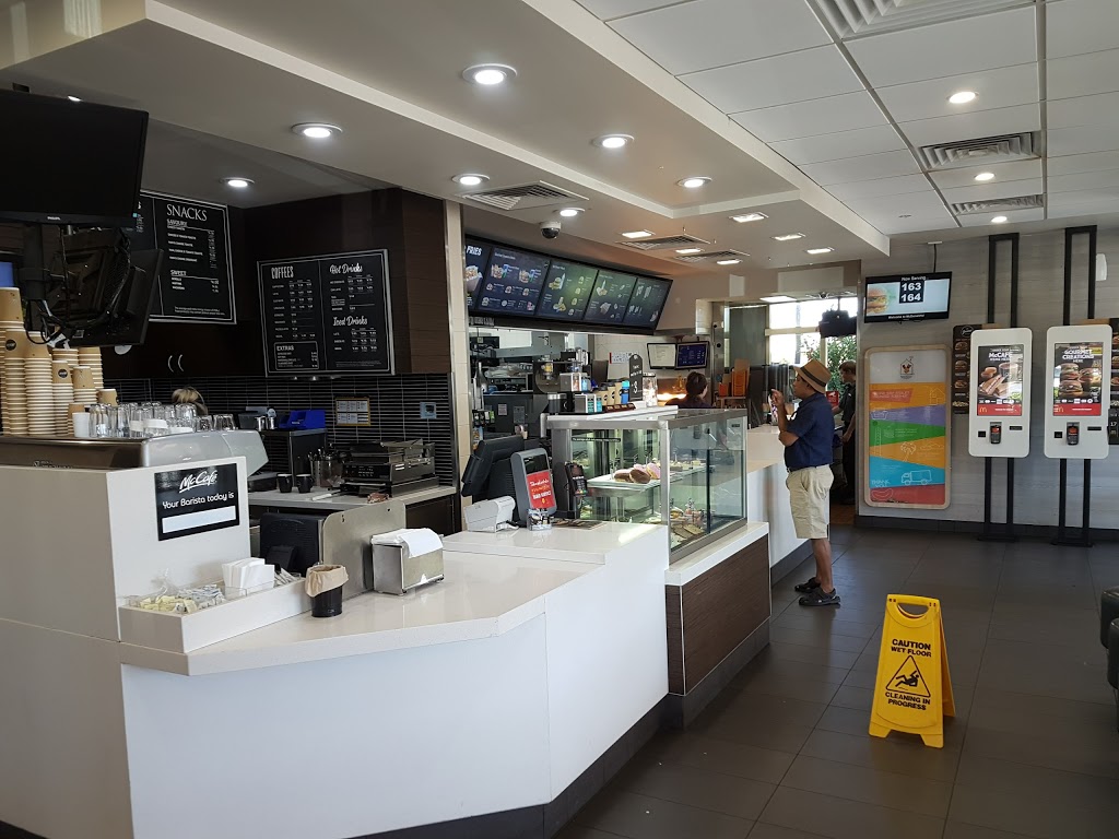 McDonalds Deniliquin | cafe | 386-388 Charlotte St, Deniliquin NSW 2710, Australia | 0358817344 OR +61 3 5881 7344