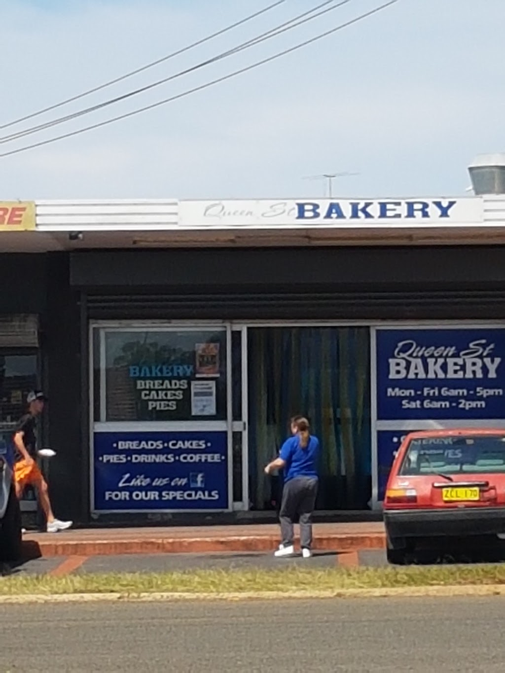 Queen Street Bakery | bakery | 24 Queen St, Lake Illawarra NSW 2528, Australia | 0242967133 OR +61 2 4296 7133
