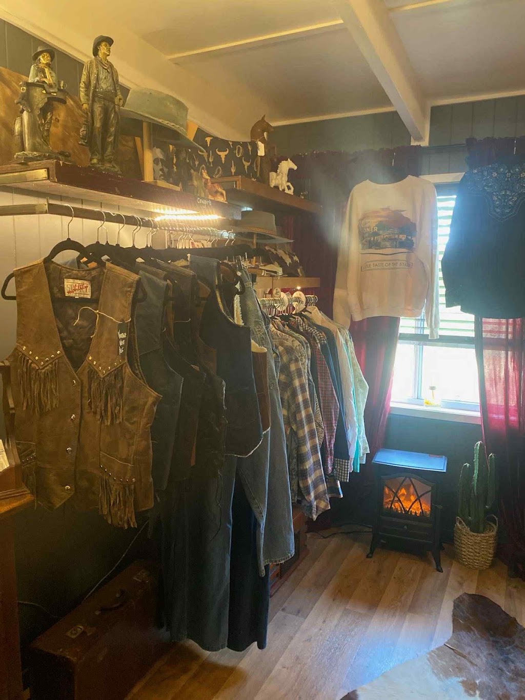The Western Room | 5 Pool St, Maidenwell QLD 4615, Australia | Phone: (07) 4164 6166