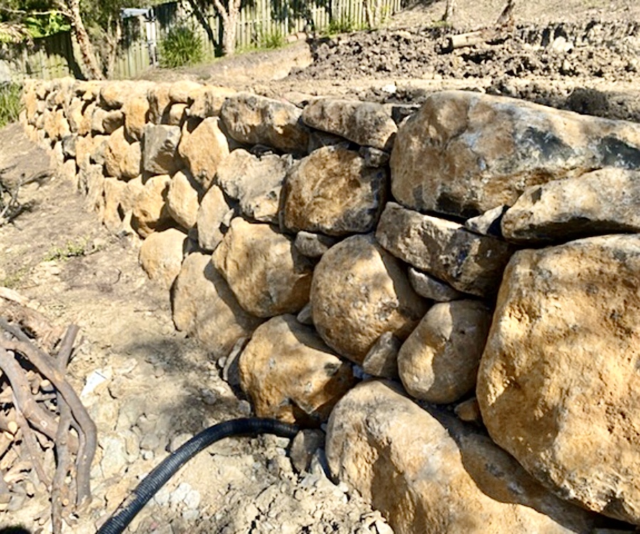 GIANT ROCK WALLS | Post bx 7185, South Toowoomba QLD 4350, Australia | Phone: 0431 195 886