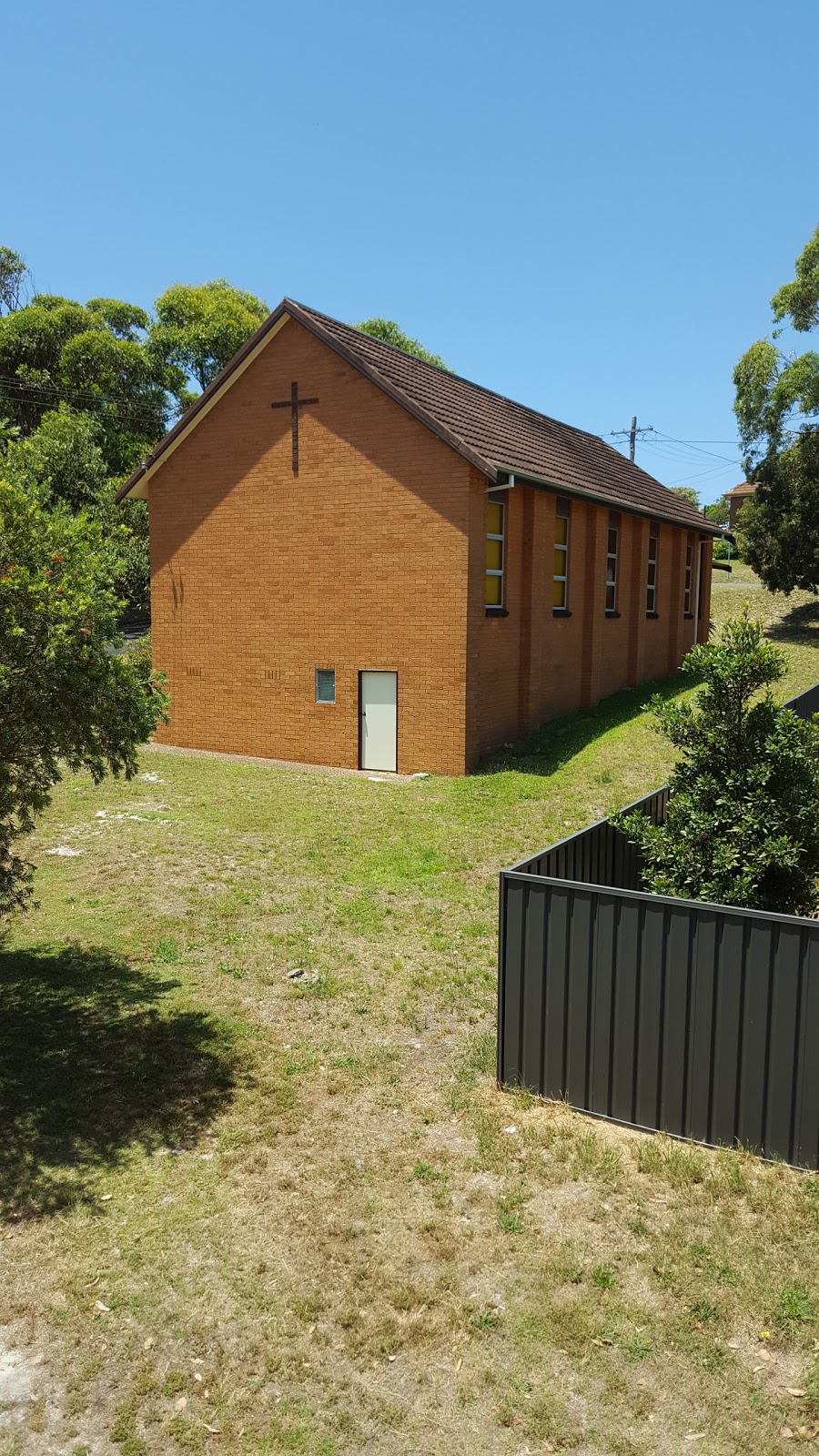 St John Vianneys Redhead Church | church | Beach Rd & Hutchinson St, Redhead NSW 2290, Australia | 0249434153 OR +61 2 4943 4153