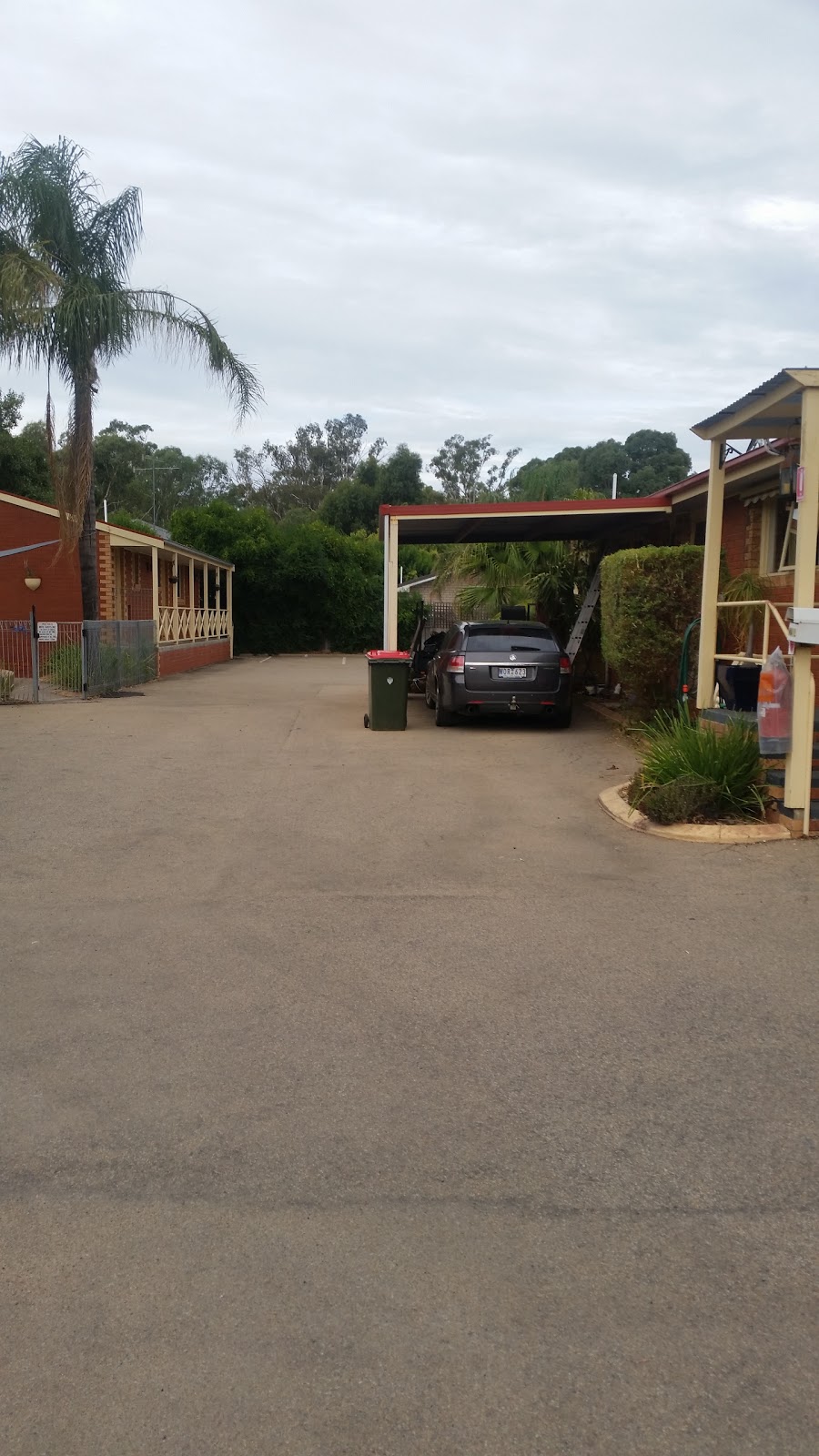 Old Coach Motor Inn | lodging | 288 Ogilvie Ave, Echuca VIC 3564, Australia | 0354823155 OR +61 3 5482 3155