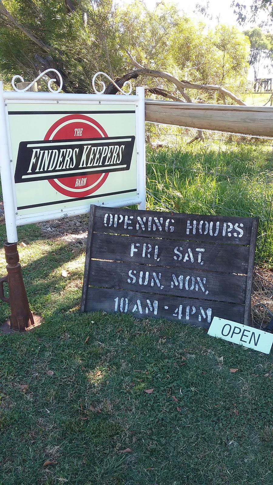 FINDERS KEEPERS | furniture store | 96 Bish Rd, Swan Hill VIC 3585, Australia | 0429322782 OR +61 429 322 782