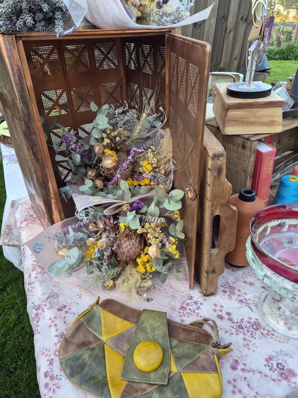 Dragonfly Designs flower cart & plant stall | 64 Mayne St, Gulgong NSW 2852, Australia | Phone: 0401 381 918