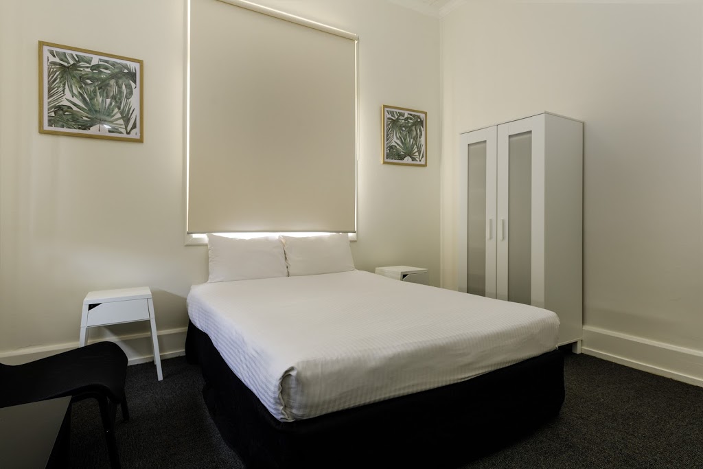 Waterloo Bay Hotel | lodging | 75 Berrima St, Wynnum QLD 4178, Australia | 0738932344 OR +61 7 3893 2344