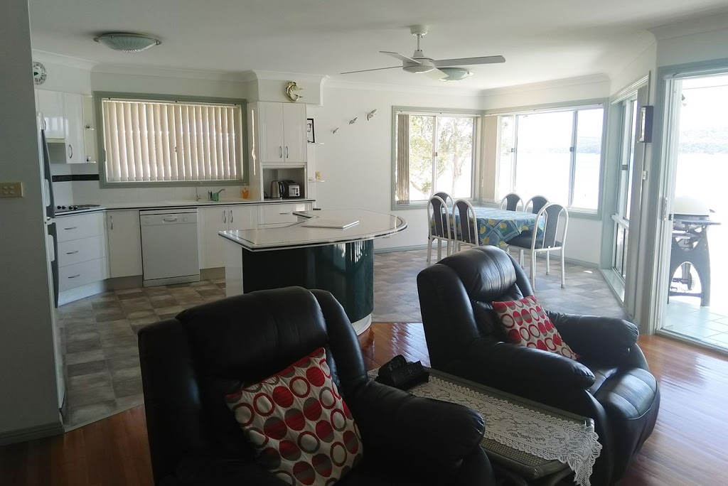 Woodys Place | lodging | 87 Soldiers Point Rd, Soldiers Point NSW 2317, Australia | 0249827850 OR +61 2 4982 7850