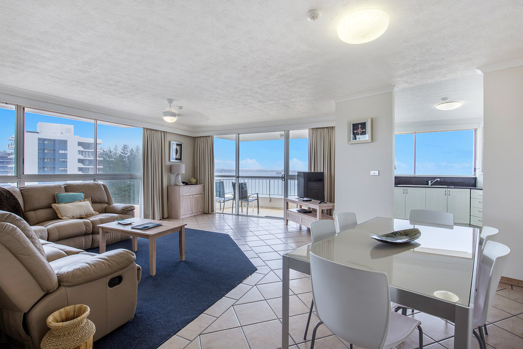 Rainbow Place Holiday Apartments | 180 Marine Parade, Coolangatta QLD 4225, Australia | Phone: (07) 5536 9144