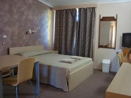 Bushmans Retreat Motel Gundagai | 116 Mount St, South Gundagai NSW 2722, Australia | Phone: (02) 6944 1433