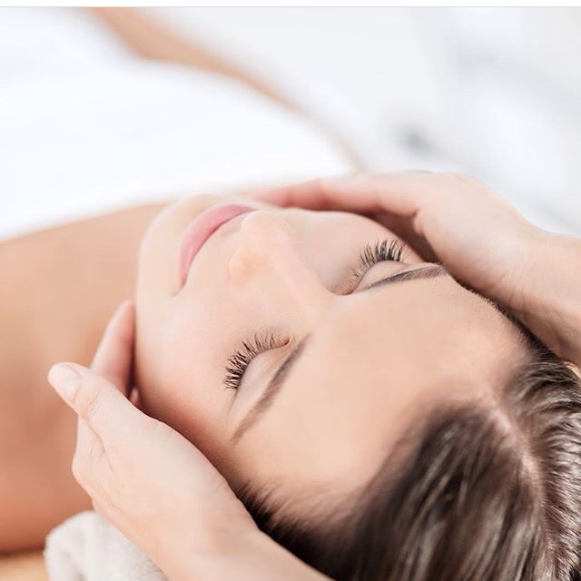 Nadine Dolphin Beauty Therapy & Massage | 1/641 Rathdowne St, Carlton North VIC 3054, Australia | Phone: (03) 9347 0387