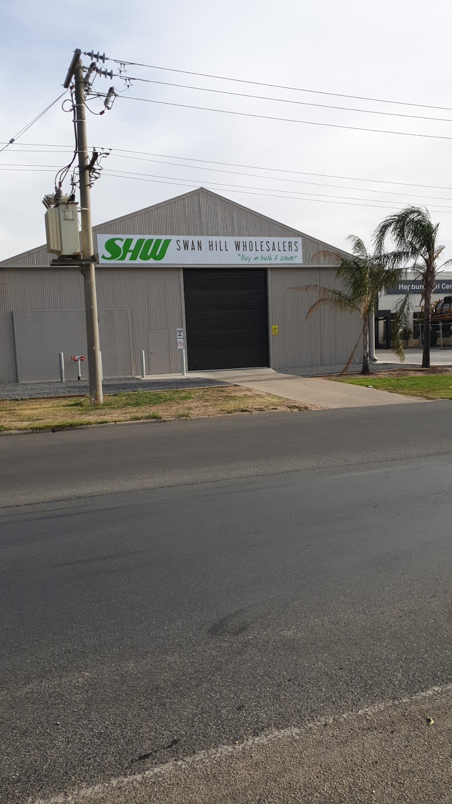 Swan Hill Wholesalers | 89-93 Karinie St, Swan Hill VIC 3585, Australia