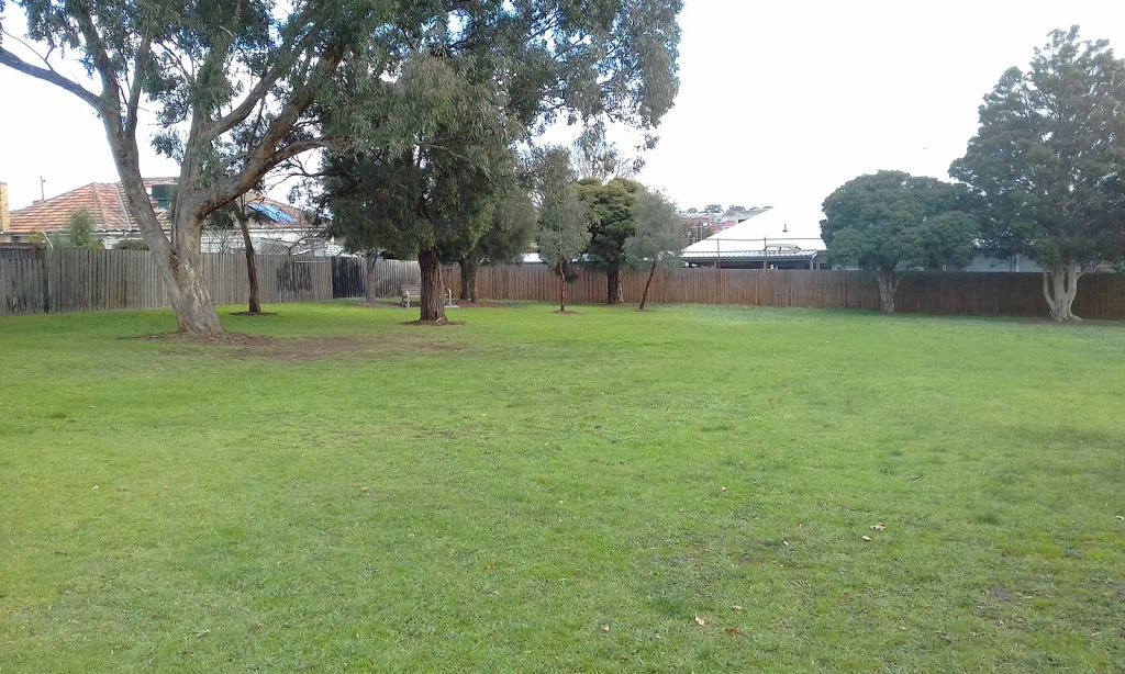 Hillcroft Reserve | park | 5A Hillcroft St, Reservoir VIC 3073, Australia