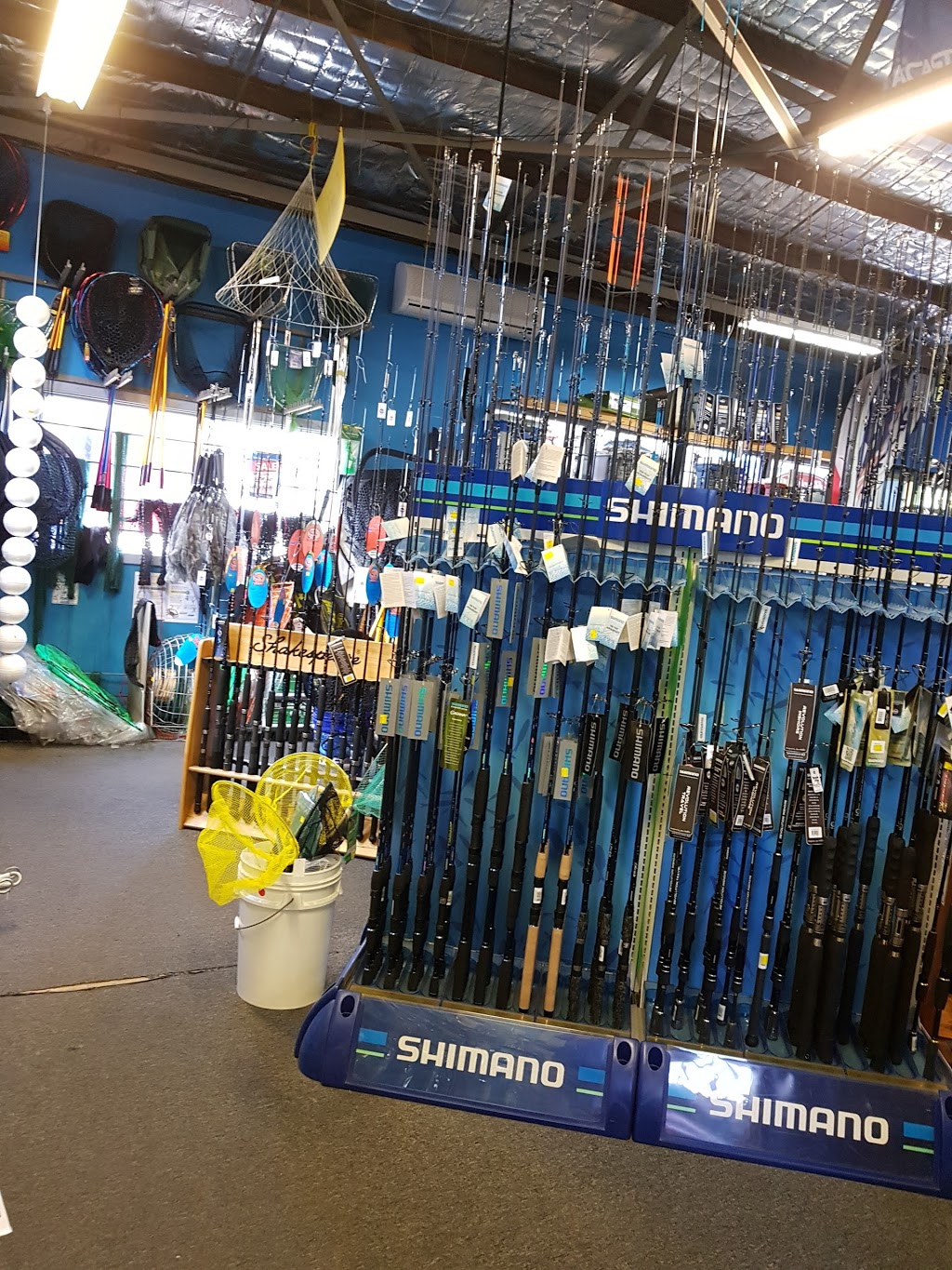 Fishermans Warehouse | store | 804 Pacific Hwy, Marks Point NSW 2280, Australia | 0249452152 OR +61 2 4945 2152