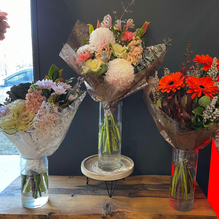 Petals n Blooms | Shop 12c/90-98 Glenmore Ridge Dr, Glenmore Park NSW 2745, Australia | Phone: 0405 765 432