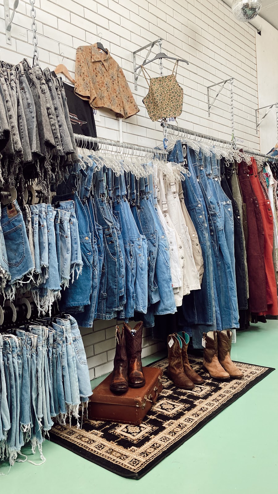 Mr Vintage | 3 East St, Crescent Head NSW 2440, Australia | Phone: 0487 285 599