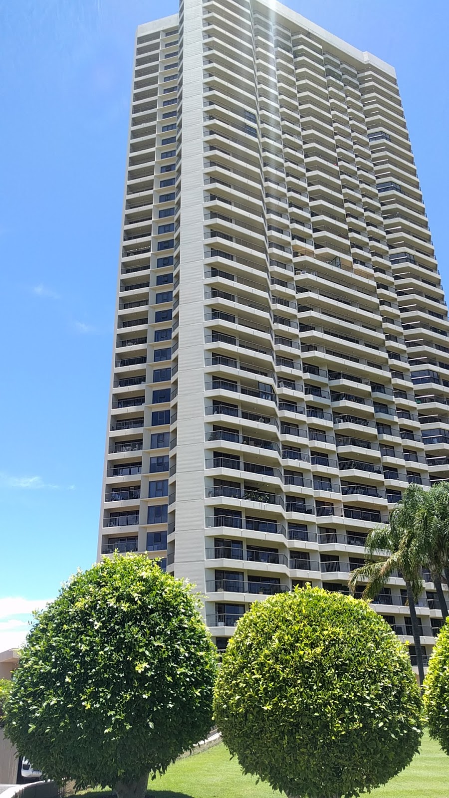 Atlantis Tower | lodging | 8 Admiralty Dr, Surfers Paradise QLD 4217, Australia | 1300650040 OR +61 1300 650 040