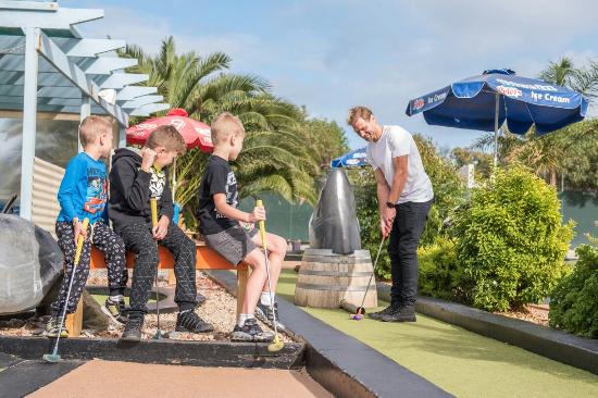 West Beach Mini Golf | tourist attraction | 1 Hamra Ave Corner of Military Road and, Hamra Ave, West Beach SA 5024, Australia | 0883530335 OR +61 8 8353 0335