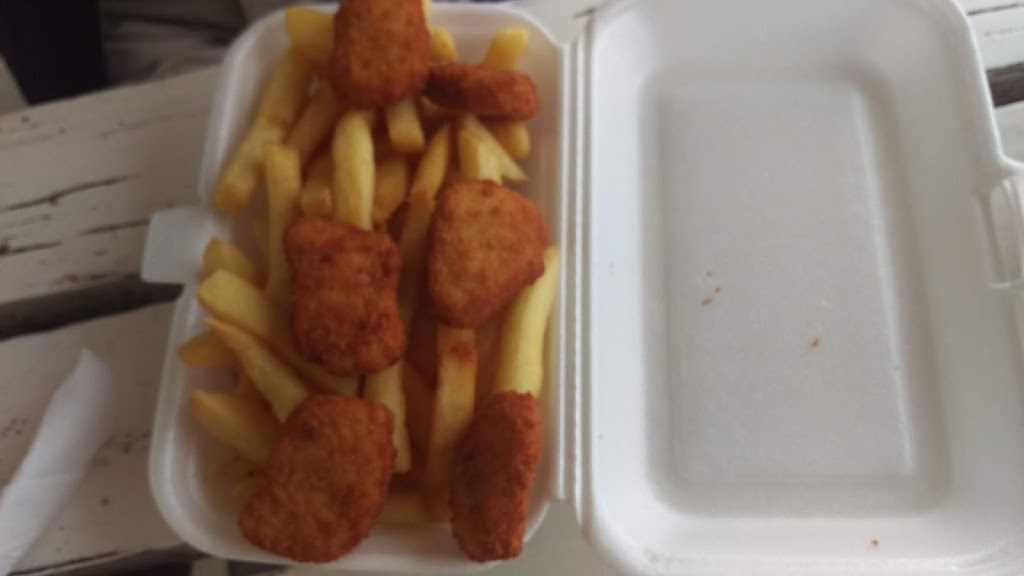 Port Wakefield Chicken & Seafood Takeaway | 1/1 Edward St, Port Wakefield SA 5550, Australia | Phone: (08) 8867 1400