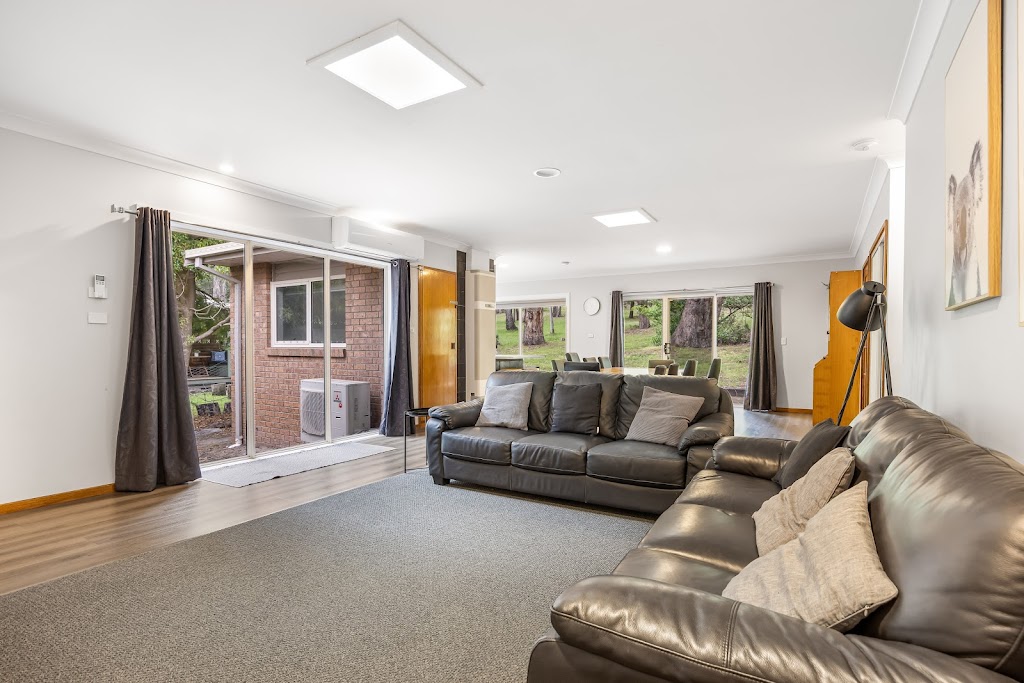 Kangaroo Guest House | Unit 2/18 Warren Rd, Halls Gap VIC 3381, Australia | Phone: 0412 885 828