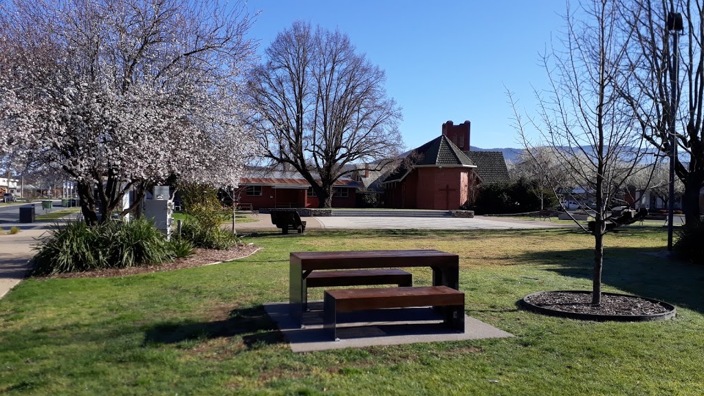 Myrtleford Piazza | park | Great Alpine Rd, Myrtleford VIC 3737, Australia